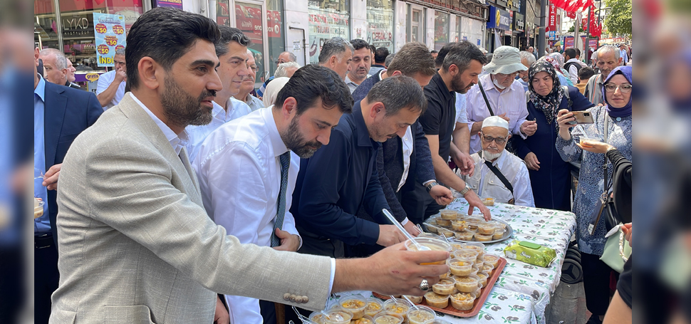 AK Parti Karabük İl Başkanlığınca muharrem ayı dolayısıyla vatandaşlara aşure