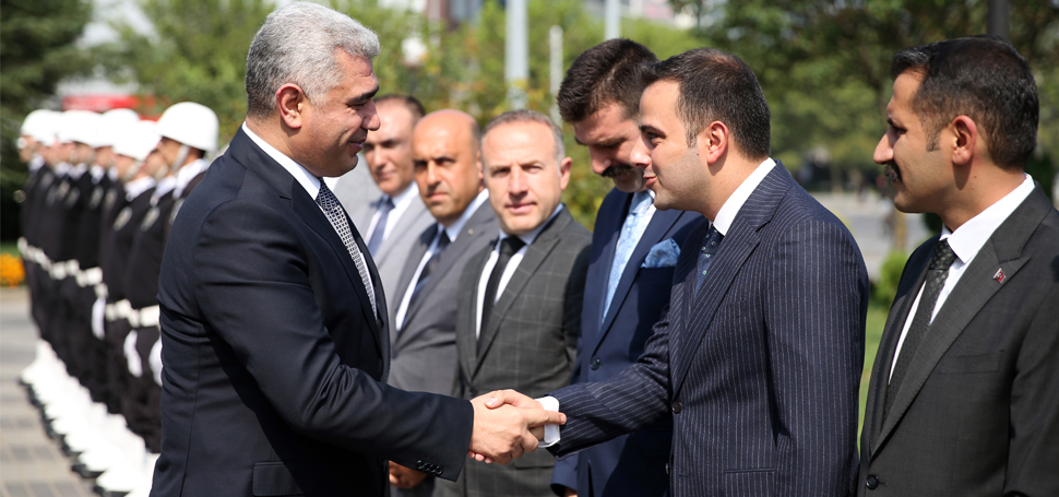 Valiler Kararnamesiyle Düzce Valiliğine atanan Selçuk Aslan, görevine başladı. Aslan’ı,