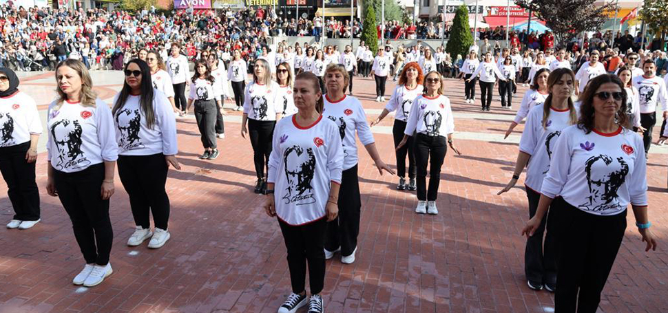 Safranbolu Belediyesi tarafından organize edilen etkinlikle Cumhuriyet’in 100. yılı için