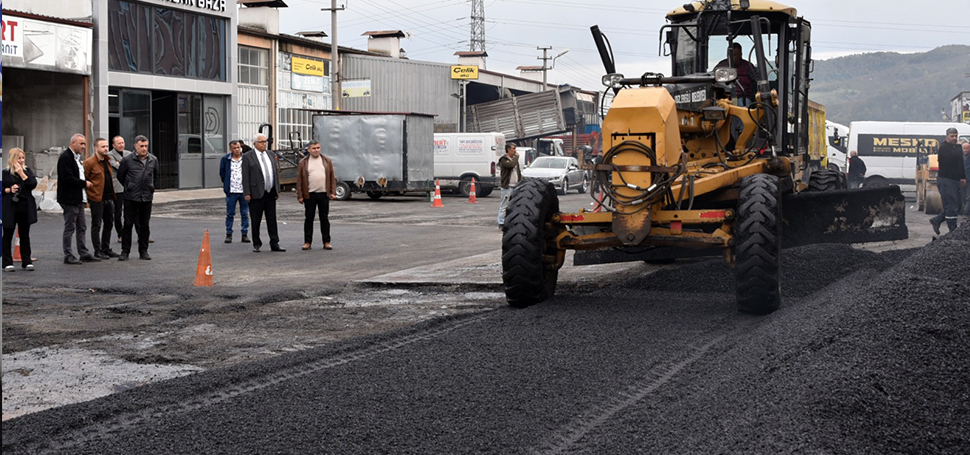 Kdz. Ereğli Belediyesi’nin sahada sürdürdüğü asfaltlama çalışmalarını yerinde takip eden