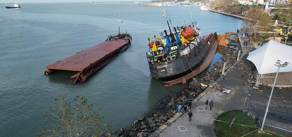Zonguldak’ın Ereğli ilçesinde batan gemideki kayıp 11 mürettebatı arama çalışmaları