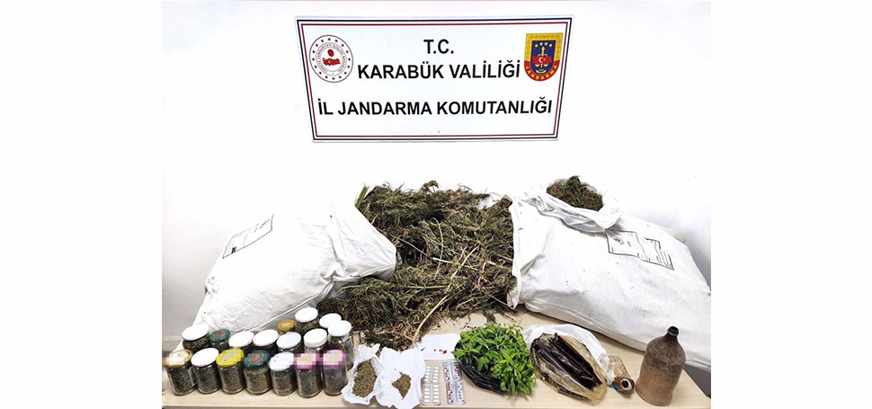 Karabük’te jandarma ekiplerince ahşap barakada ve çevresinde kilolarca esrar ve