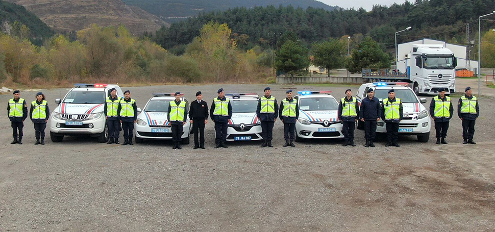 Karabük- Yenice karayolu üzerinde Jandarma ekiplerince trafik denetimi yapıldı. Karabük