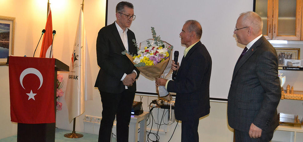 24 Kasım Öğretmenler Günü dolayısıyla Karabüklüler Vakfında gerçekleştirilen söyleşiye Eski