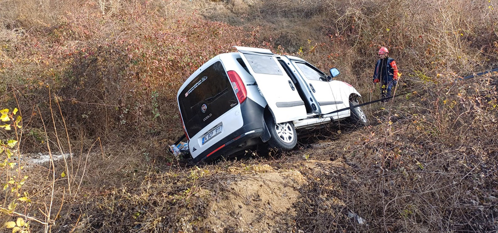 Karabük’ün Safranbolu ilçesinde şarampole devrilen hafif ticari araçtaki 1 kişi