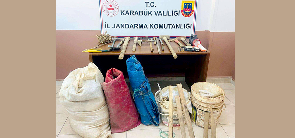 Karabük’ün Safranbolu ilçesinde kaçak kazı yapan 2 kişi gözaltına alındı.