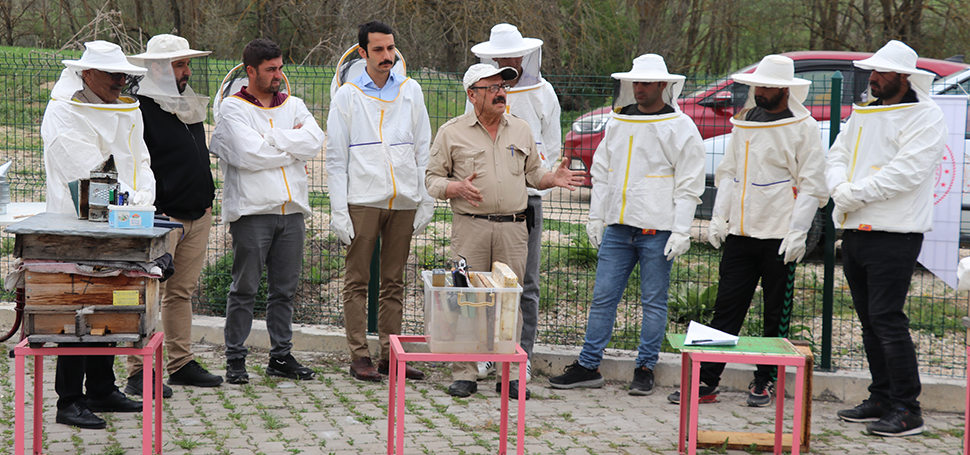 Karabük’ün Eflani ilçesinde arıcılığın yaygınlaştırılması için hazırlanan proje kapsamında, kadınlara