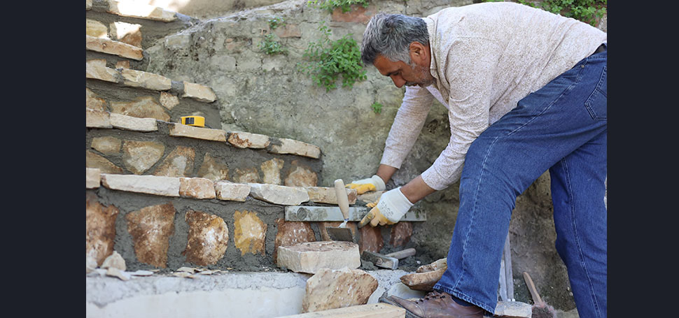 Safranbolu Belediyesi Dekoratif Taş Ocağı’nda çıkartılan taşlar Safranbolu’nun tarihi yapısına