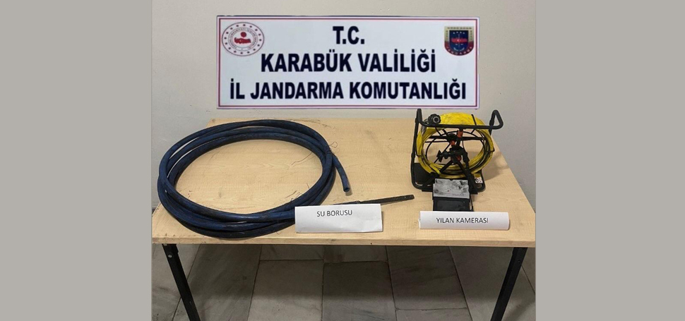 Yılan kamerası ile define ararken yakalandılar Karabük’ün Eflani ilçesinde sit alanında yer altını yılan kamerası ile