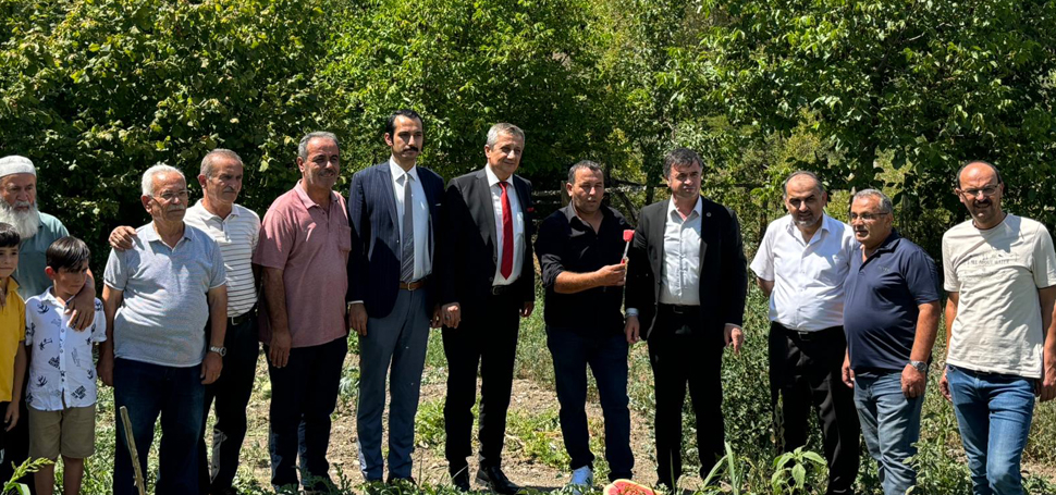 Eflani’nin Ovaçalış Köyü Muhtarı Sebahattin Yalçın, köyünde tarım projelerine öncülük