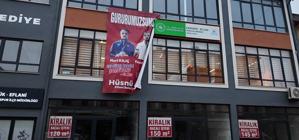 Eflani Belediye Başkanı Hüsnü Akın Karabüklü Milli Sporcuları Belediye Binasına