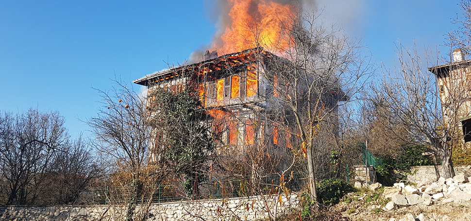 Karabük’ün Safranbolu ilçesinde yangın çıkan yaklaşık 150 yıllık tarihi konak