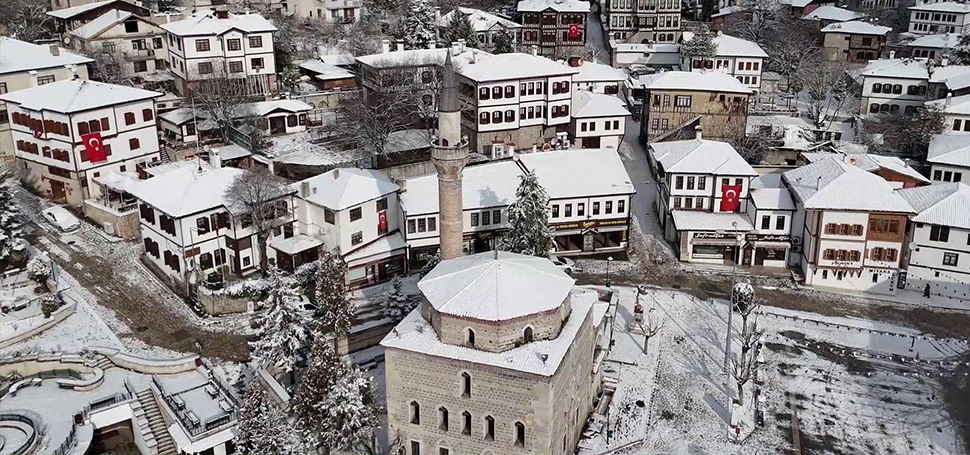 UNESCO Dünya Miras Listesinde yer alan Karabük’ün Safranbolu ilçesinde karla
