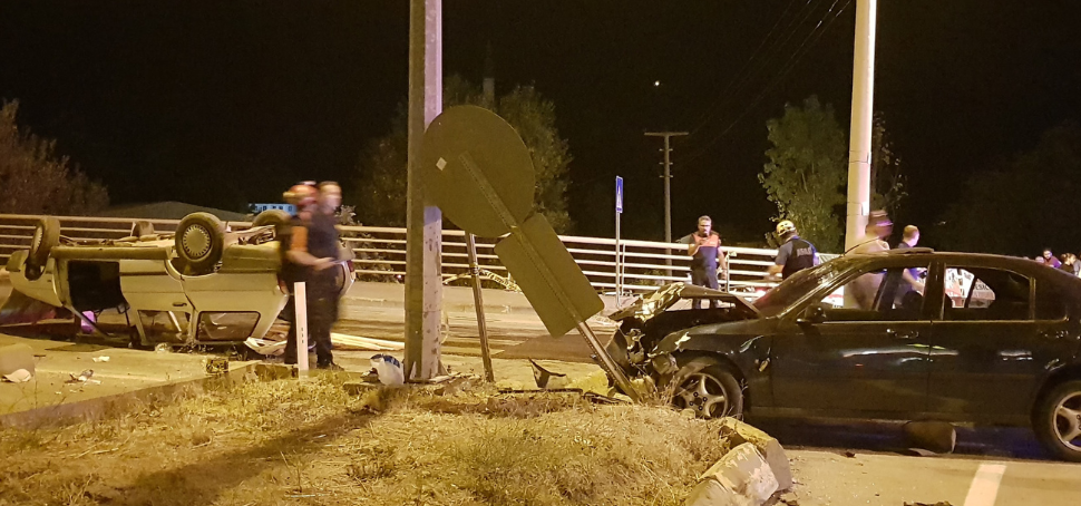 Karabük‘ün Safranbolu ilçesinde iki otomobilin çarpışması sonucu 2’si ağır olmak