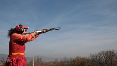 Ara verdiği spor kariyerine atıcılığa devam etmesini isteyen babasının vefatından