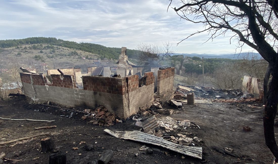Kastamonu’nun Daday ilçesinde çıkan ev yangınında, 92 yaşındaki adam alevlerin