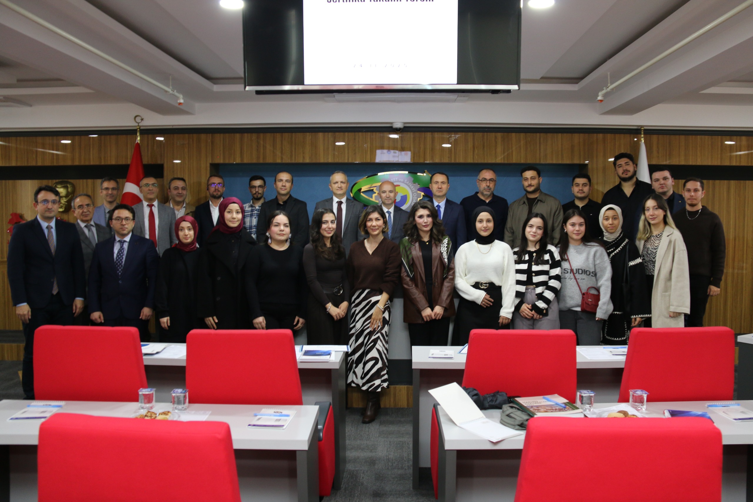 T.C. Sanayi ve Teknoloji Bakanlığı himayelerinde; Karabük Üniversitesi, Karabük İŞKUR
