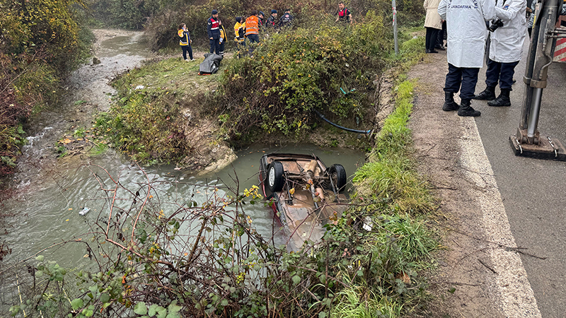 Bartın’da dere yatağına devrilen otomobildeki karı koca hayatını kaybetti, 1