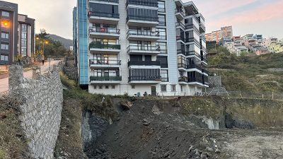 Bartın’ın Amasra ilçesinde inşaat alanında gece saatlerinde yaşanan göçük nedeniyle