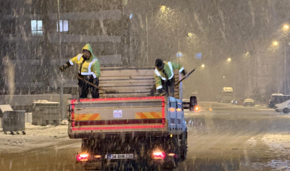 Karabük’te iki gündür etkisini sürdüren kar yağışıyla birlikte Karabük Belediyesi,