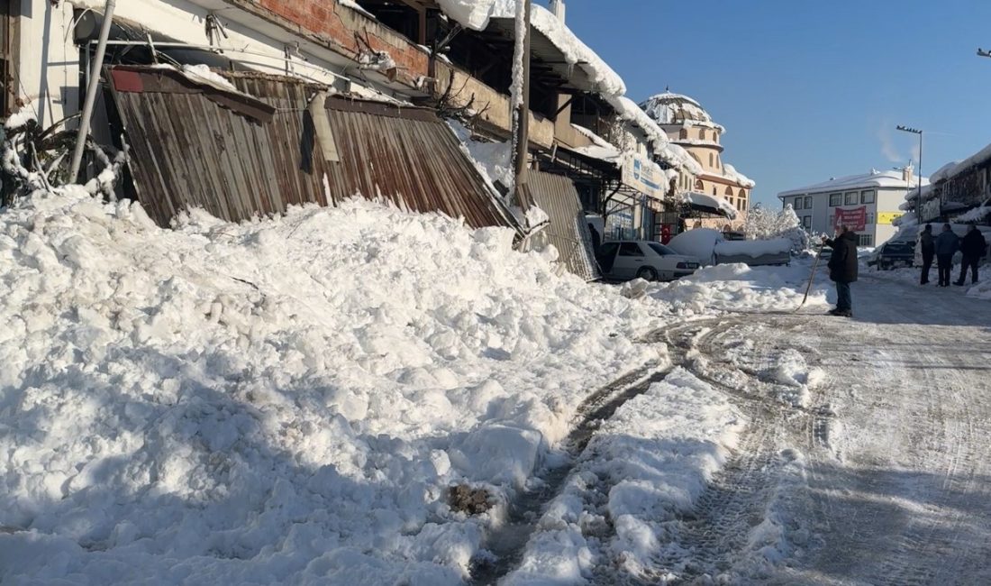 Karabük’ün Safranbolu ilçesinde, sanayi sitesinde bulunan iş yerlerine ait sundurmalar