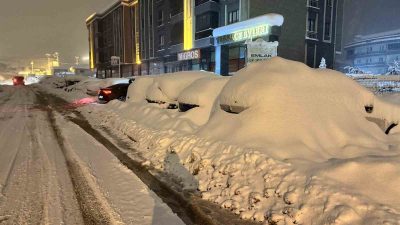 Karabük’ün Safranbolu ilçesinde yoğun bir şekilde devam eden kar yağışıyla,