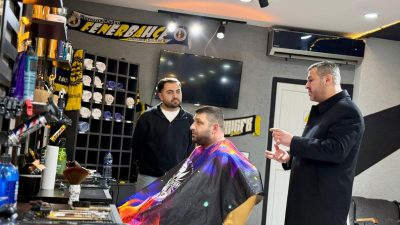 Karabük Belediye Başkanı Özkan Çetinkaya, 100. Yıl Mahallesi’nde faaliyet gösteren