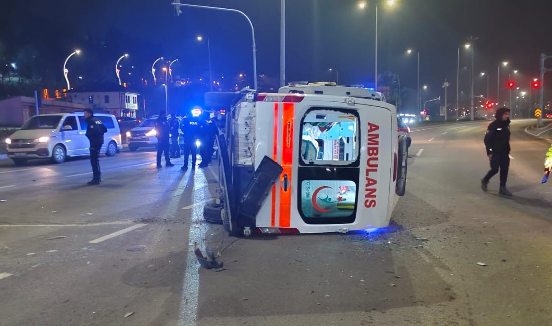 Karabük’te otomobille çarpışan ambulansın devrilmesi sonucu meydana gelen kazada 3