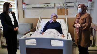 Karaciğer yetmezliği teşhisi konulan ve oğluyla kan ile doku uyumu