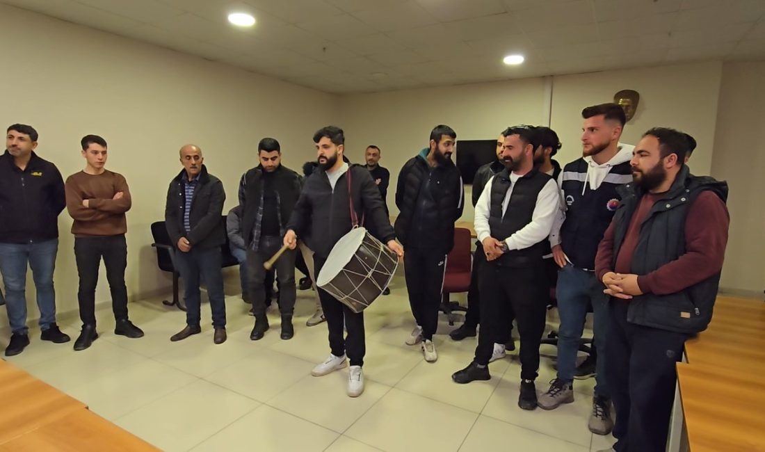 Karabük’te Ramazan ayında mahallelerde görev yapacak 55 davulcuya yaka kartları