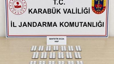 Karabük’te sağanak yağışların ardından meydana gelen heyelan nedeniyle toprak kütlesi