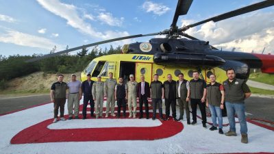 Orman yangınlarıyla mücadele kapsamında tahsis edilen yangın söndürme helikopteri, Karabük‘te konuşlandırılarak