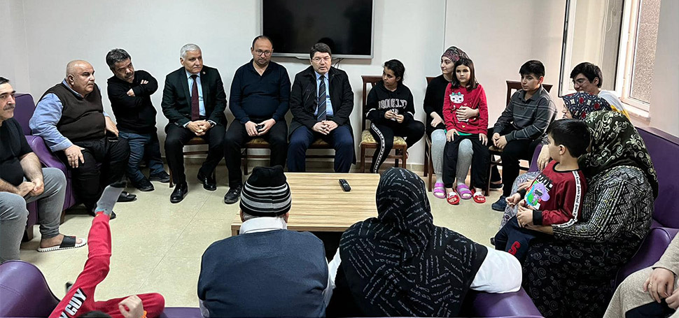 AK Parti Grup Başkanvekili ve Bartın Milletvekili Yılmaz Tunç, beraberindeki