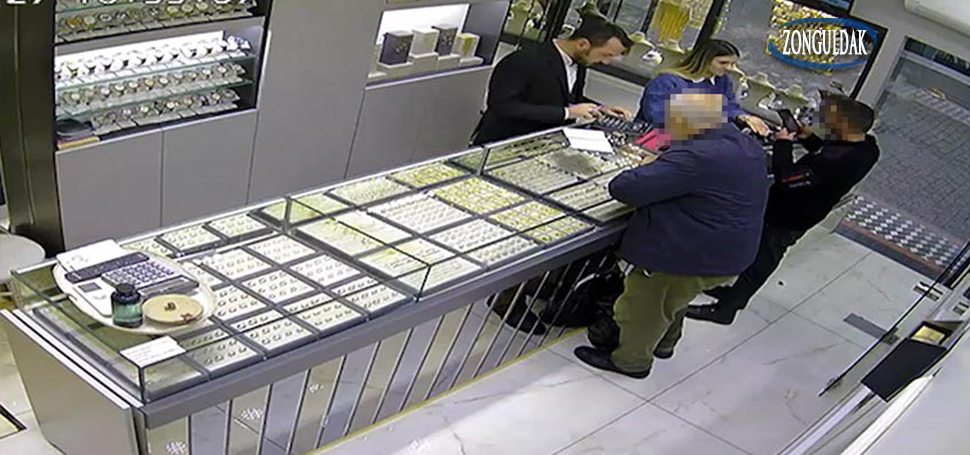 Zonguldak’ın Ereğli ilçesindeki bir kuyumcuya gelen S.K. isimli şahıs, bilezik