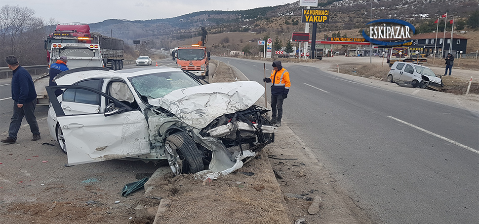 Karabük’ün Eskipazar ilçesinde otomobil ile hafif ticari aracın çarpışması sonucu