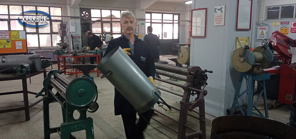 Karabük’te meslek lisesi öğrencilerinin ürettiği sobalar, “asrın felaketi” olarak nitelenen