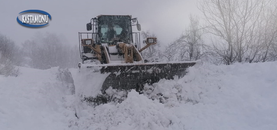 Kastamonu’da kar nedeniyle kapanan 215 köy yolunun açılması için çalışma
