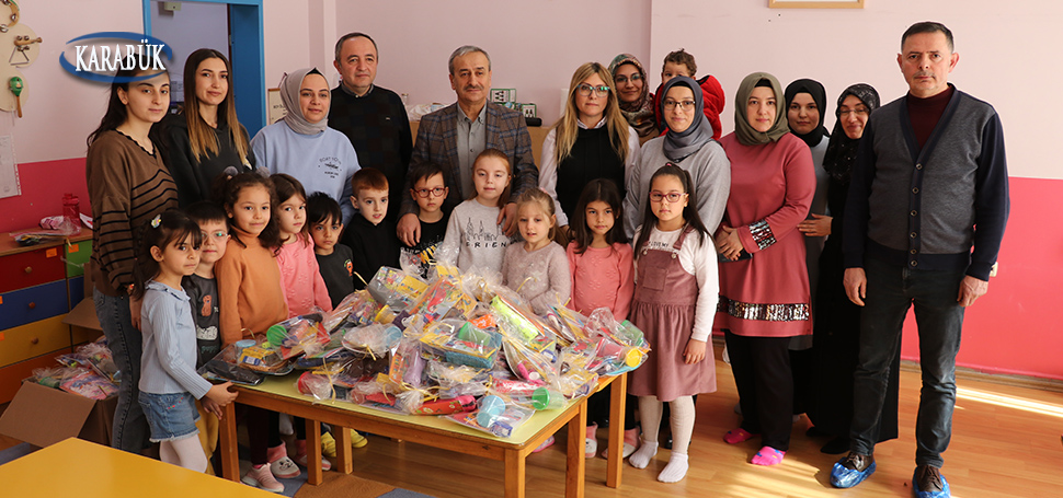 Karabük’te Aydınlıkevler Anaokulu öğrencileri, öğretmen ve velilerinin katkısıyla Kahramanmaraş merkezli