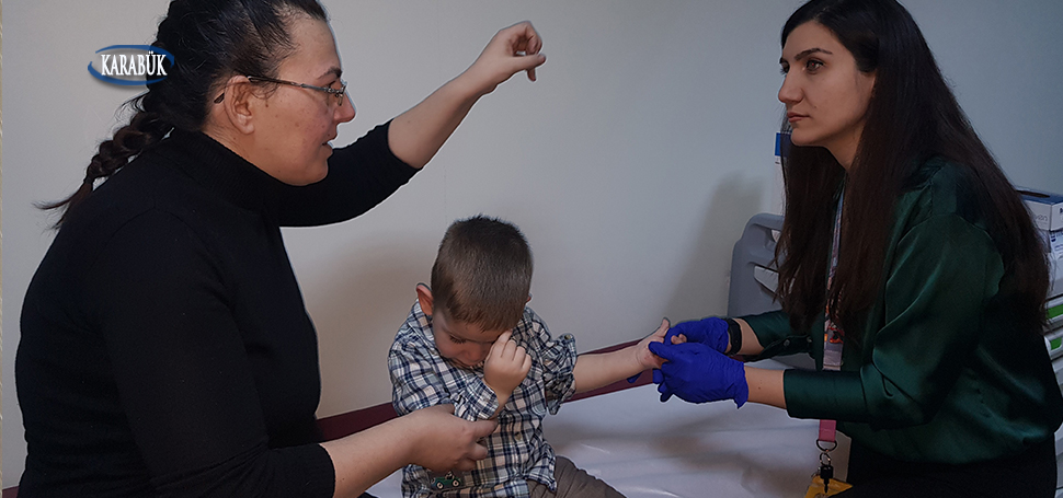 Sobayla temas etmesi nedeniyle elinde oluşan yanıklar sonrası kontraksiyon (kasların