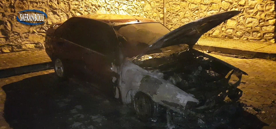 Karabük’ün Safranbolu ilçesinde park halinde bulunan otomobil henüz bilinmeyen bir