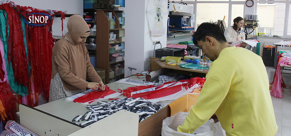 Sinop’un Gerze ilçesinde bir uçurtma atölyesi, deprem bölgesinde bulunan küçük