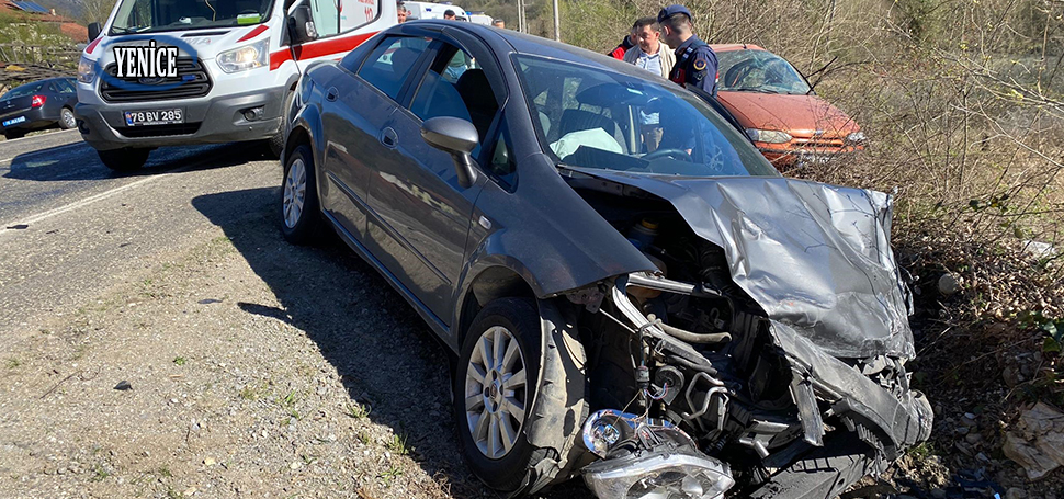 OTOMOBİLLER ÇARPIŞTI: 1’İ AĞIR 2 YARALI Karabük’ün Yenice ilçesinde iki otomobilin çarpışması sonucu meydana gelen kazada