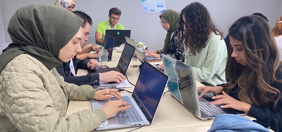 Zonguldak’ta üniversite öğrencilerinin katılımıyla gerçekleştirilen Siber Güvenlik ve Java Yazılım