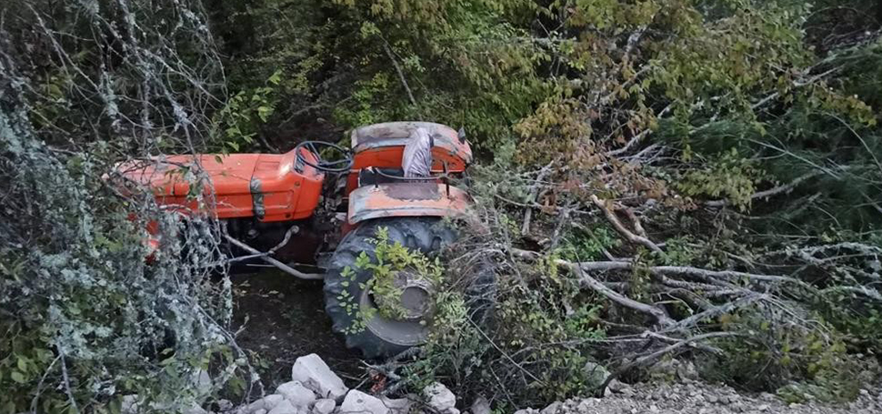 Karabük İl Jandarma Komutanlığı ekiplerince yapılan iş makinesi ile kazı yapan