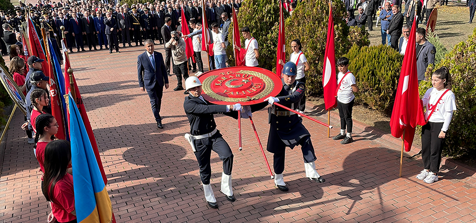 Türkiye Cumhuriyeti’nin kuruluşunun 100. yılı kutlamaları Karabük’te çelenk sunumu ile