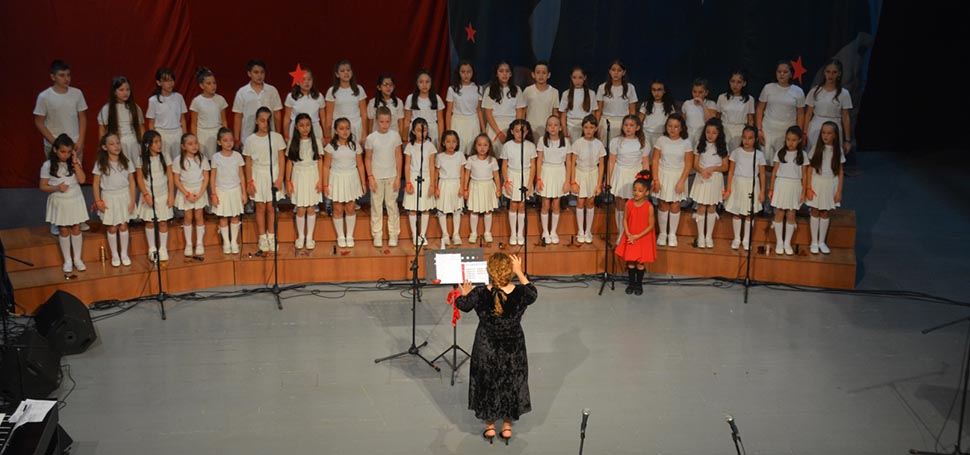 Çaycuma Belediyesi Çocuk Korosu Cumhuriyet’in 100. Yılı nedeniyle konser verdi.
