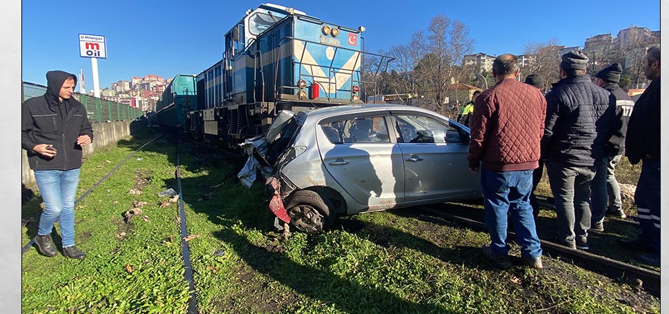 Zonguldak’ta hemzemin geçitte yük treninin çarptığı otomobildeki aynı aileden 3