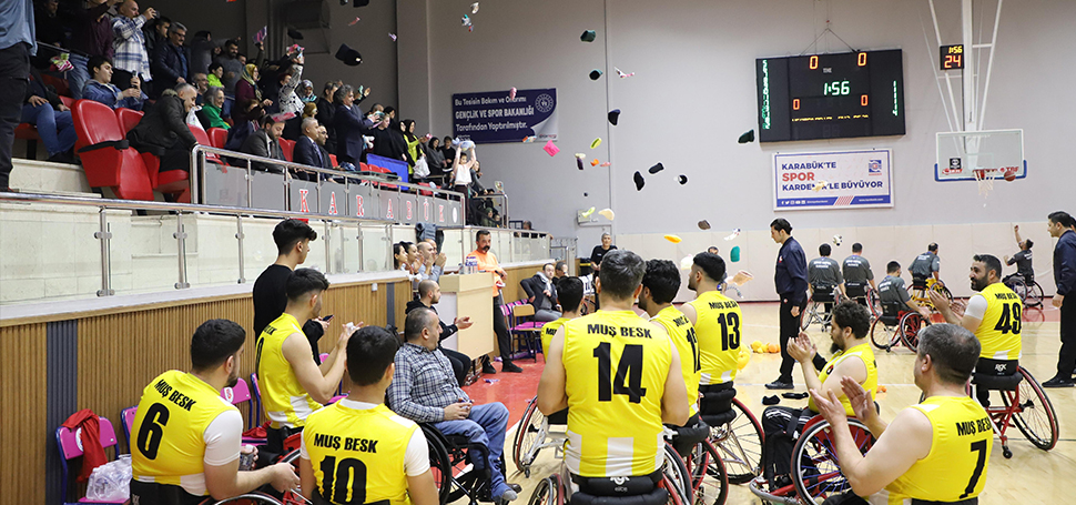 Karabük’te düzenlenen basketbol mücadelesini izlemeye gelen taraftarlar, başlatılan kampanya kapsamında