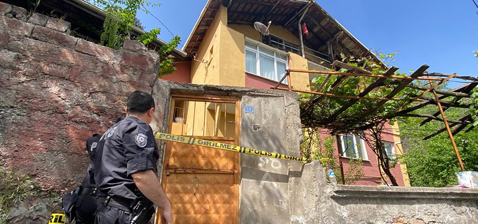 Karabük’te toprak kayması nedeniyle 4 ev boşaltıldı. Atatürk Mahallesi Sorgun