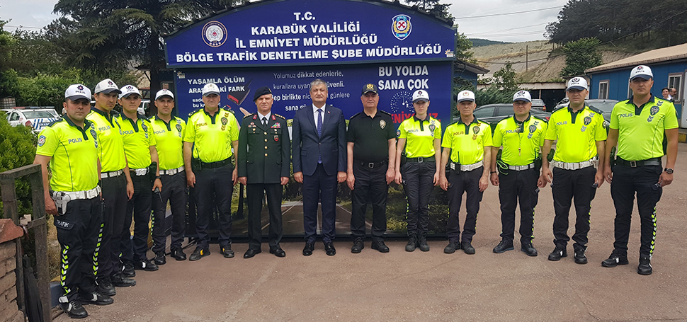 Karabük Valisi Mustafa Yavuz, trafik ve asayiş uygulama noktalarını ziyaret